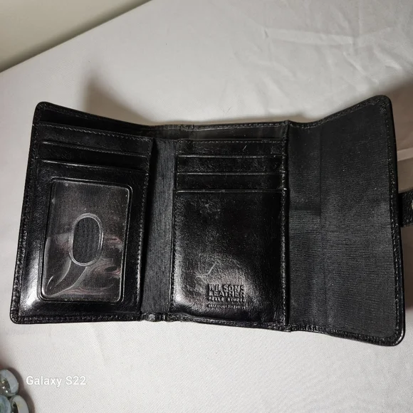 Wilson Leather Women's Wallet - Picture 4 of 5